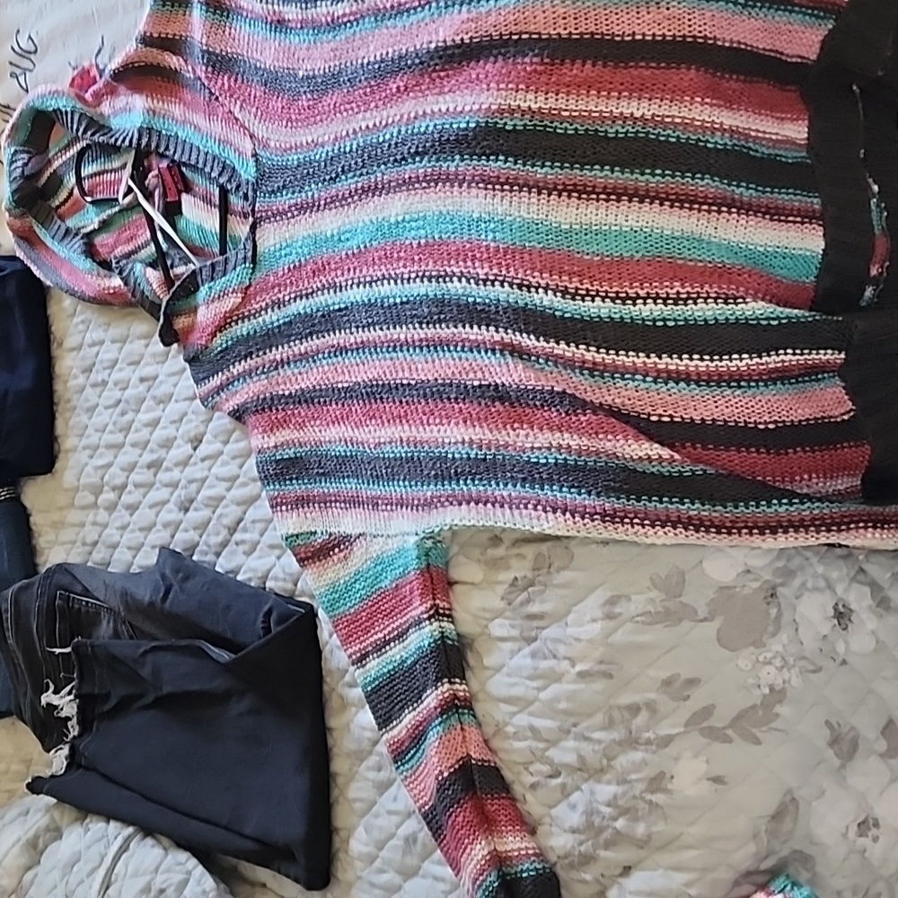 Sweater - Picture 3 of 3